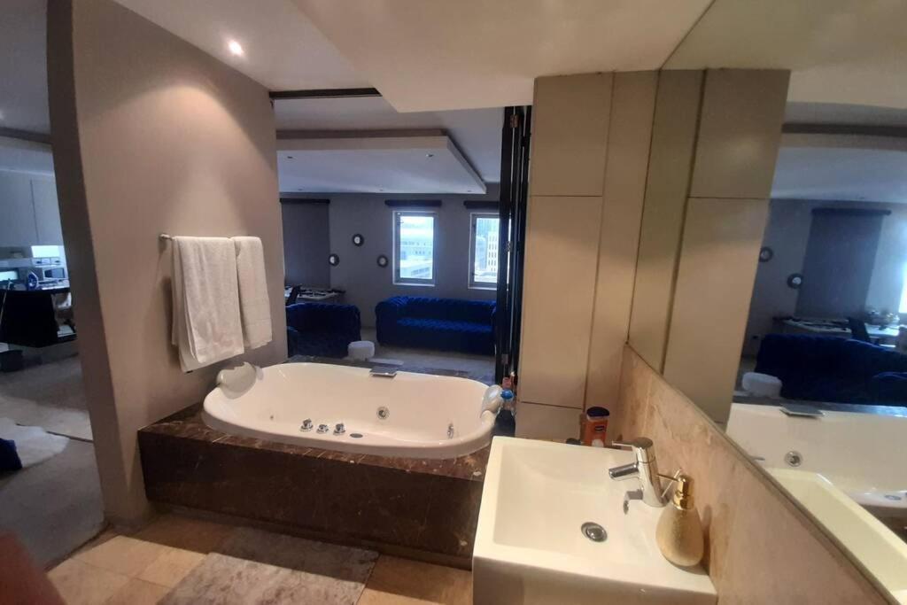 Exquisite With Jaccuzzi Pool Table And Cinema Johannesburg