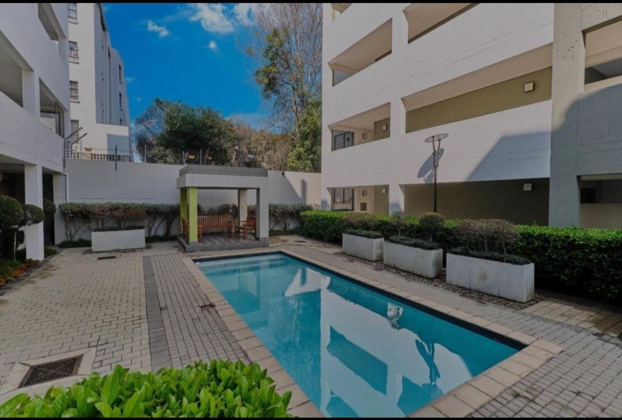 Modern One Bedroom In Rivonia Apartment *