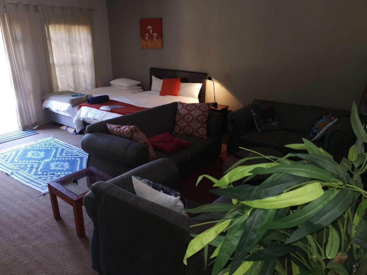 Paulshof Sandton - Hluhluwe Road Complex Homestay