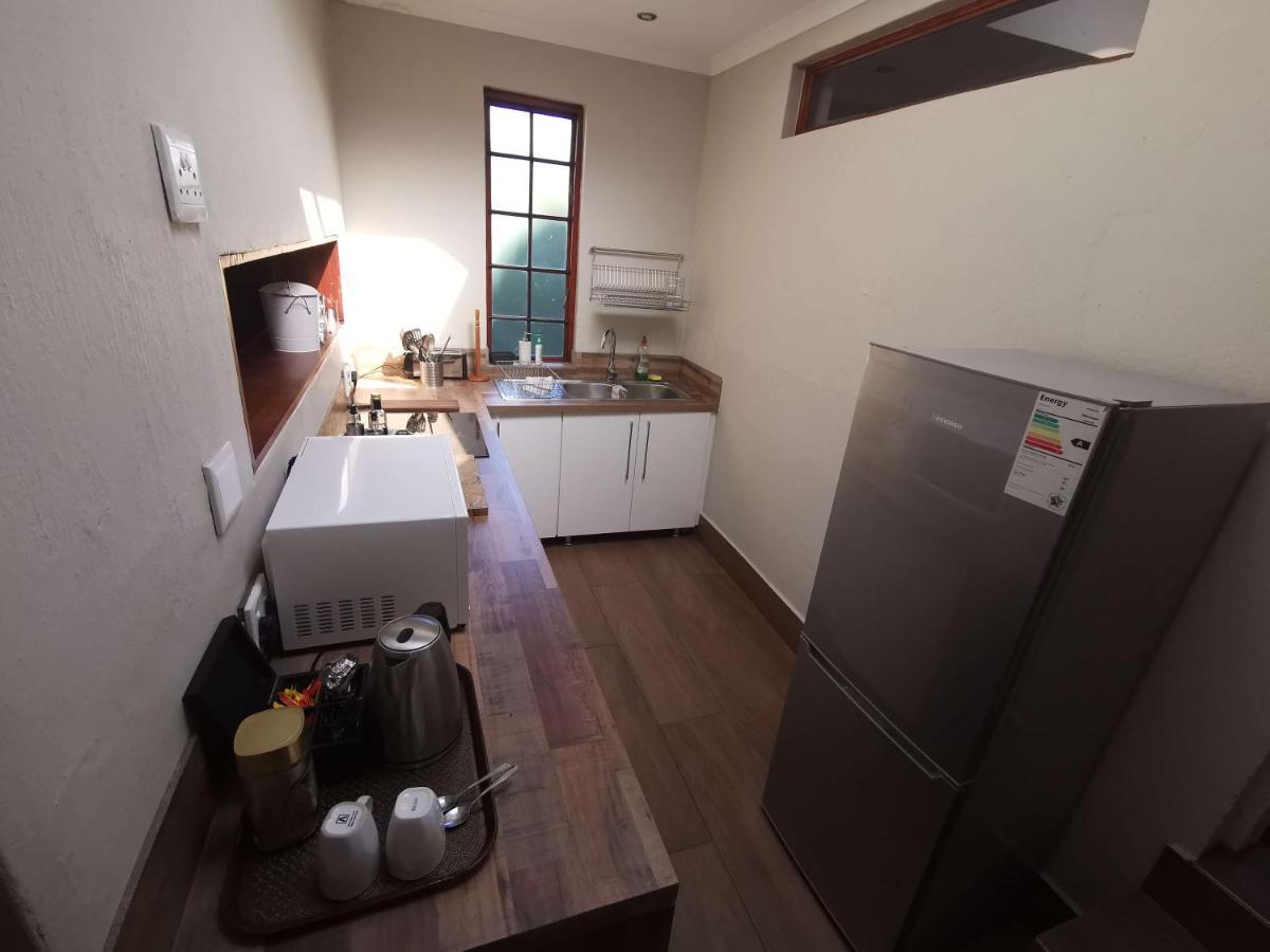 Homestay Paulshof Sandton - Hluhluwe Road Complex Johannesburg