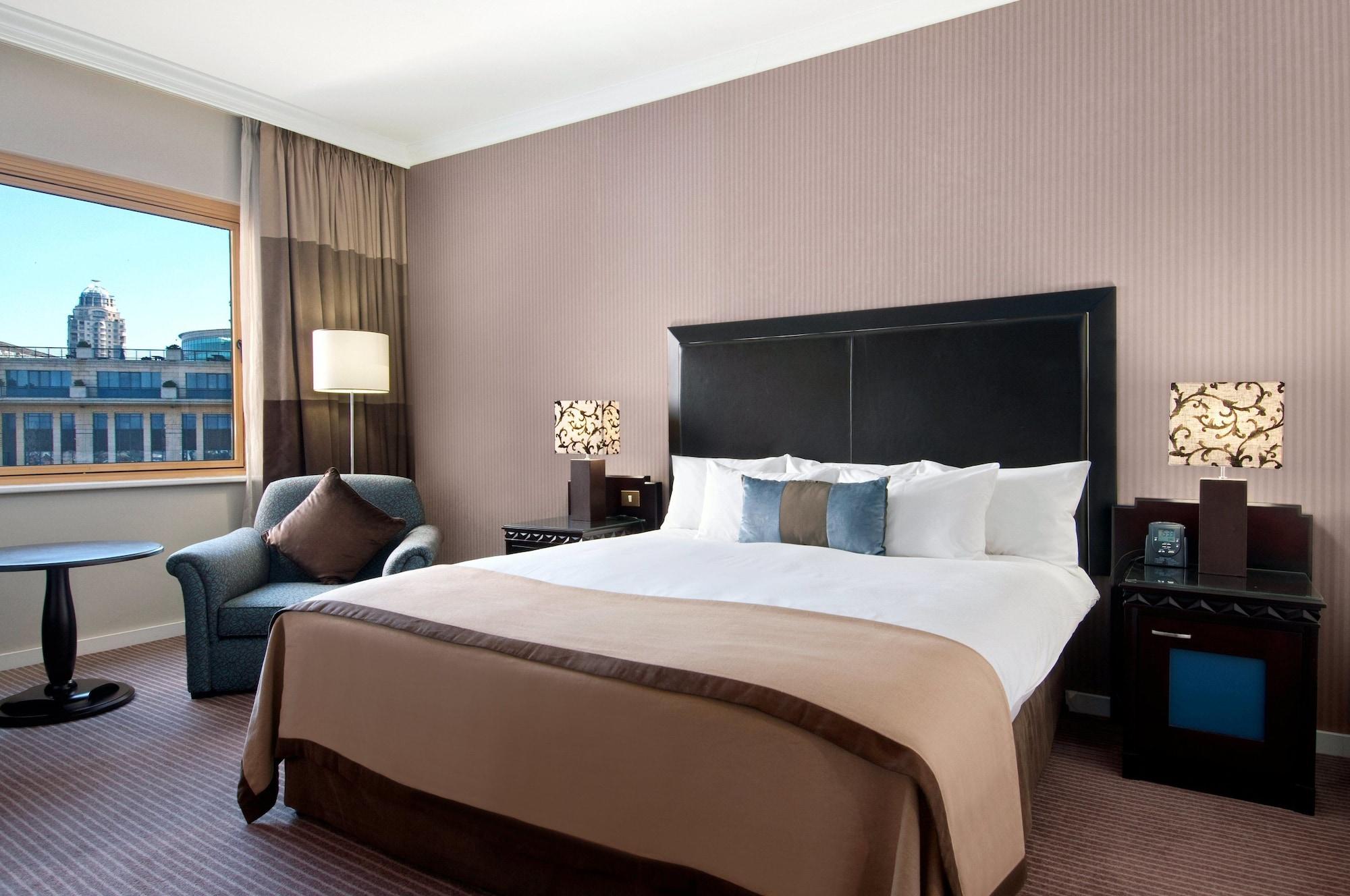 Nh Sandton Hotel 5*