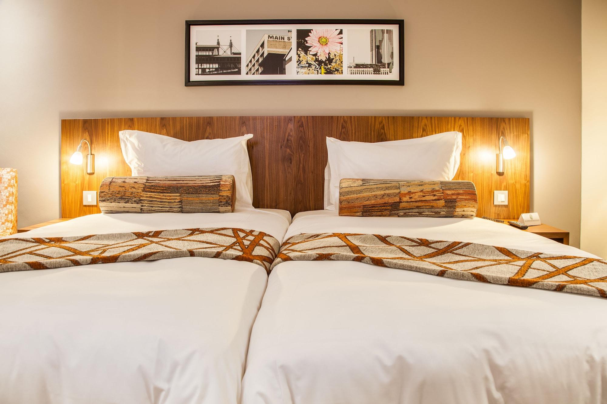 Newtown, Hotel 3*
