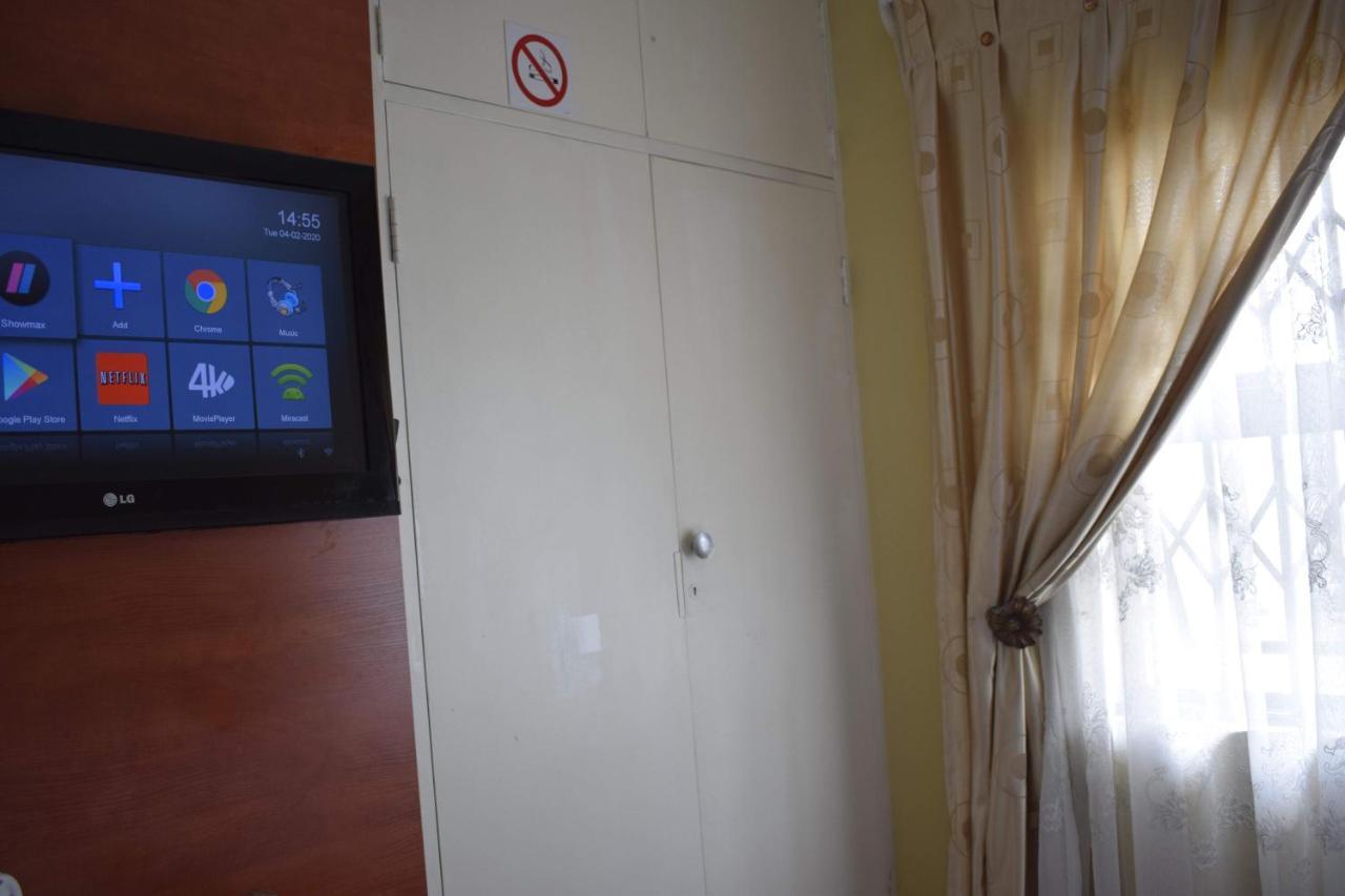 Lalela House Homestay *