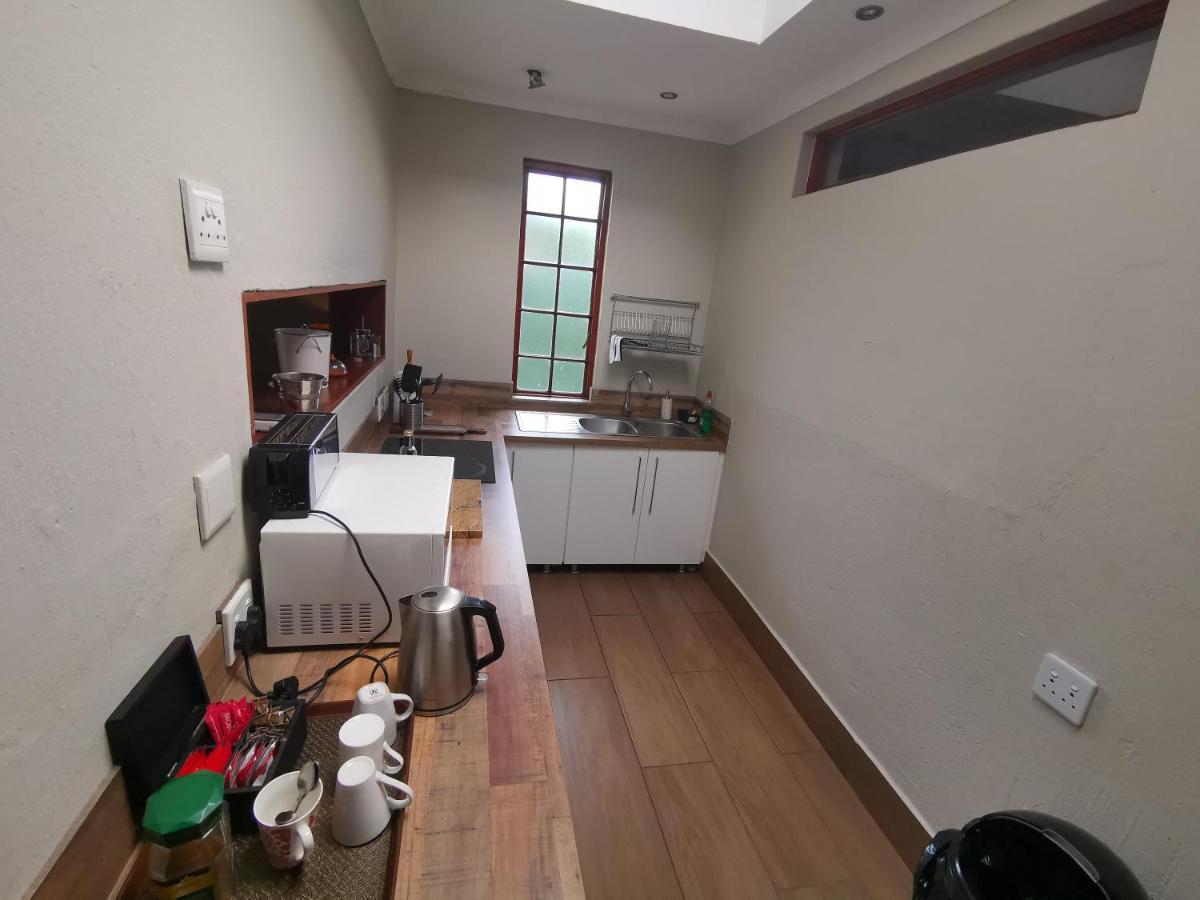 Paulshof Sandton - Hluhluwe Road Complex Homestay