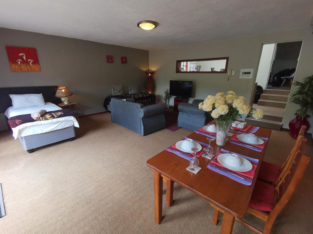 Homestay Paulshof Sandton - Hluhluwe Road Complex