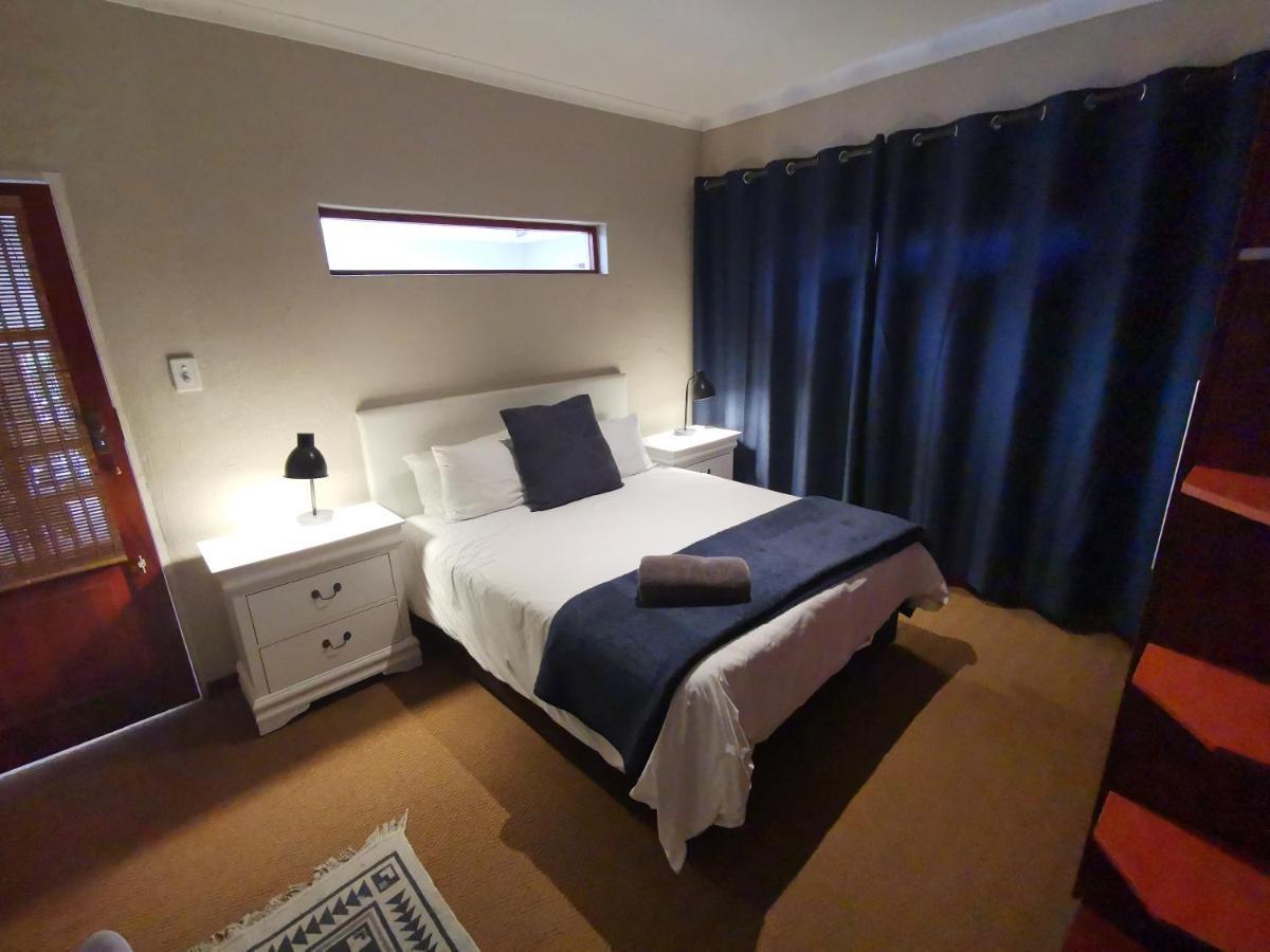 Paulshof Sandton - Hluhluwe Road Complex Johannesburg