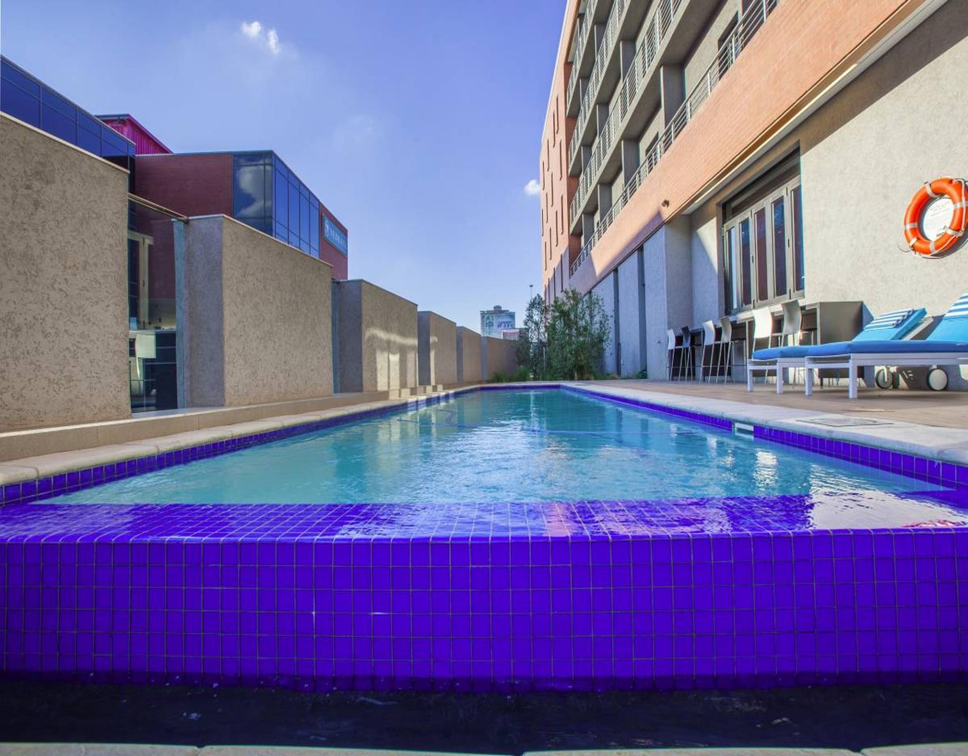 Newtown, Hotel