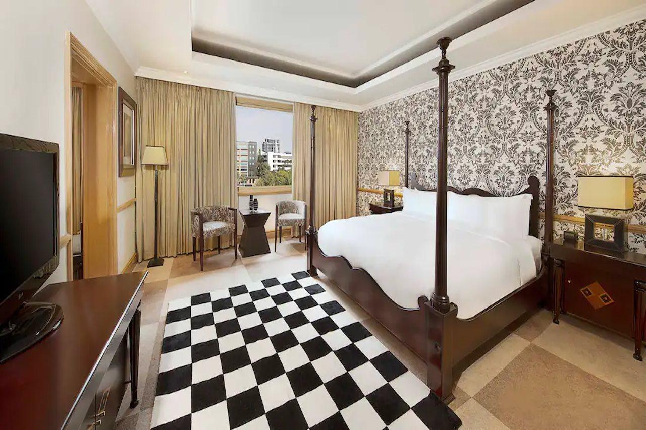 Nh Sandton Hotel 5*