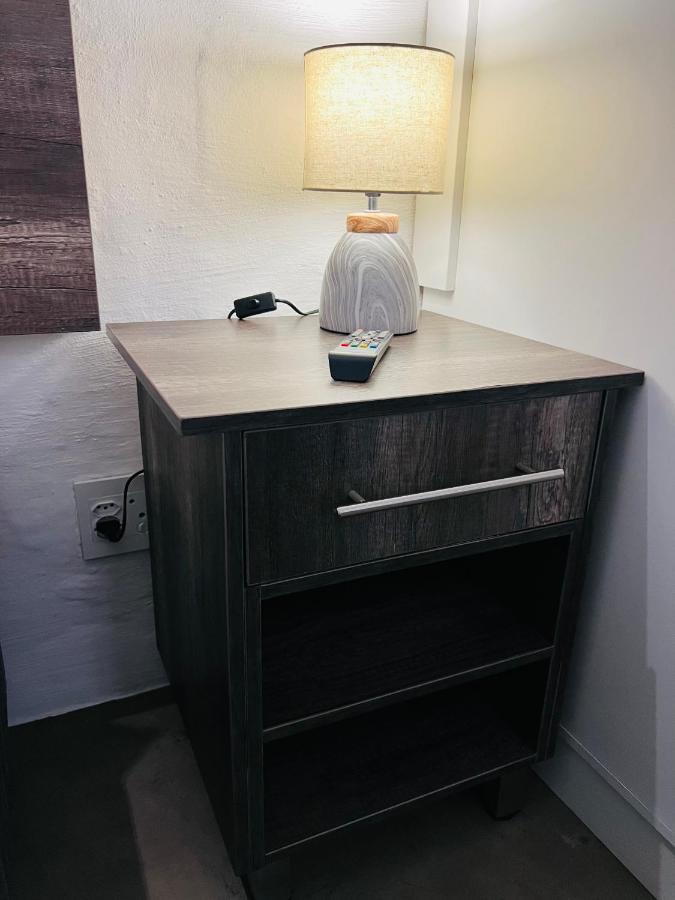 Living 119 - Fibre Wifi, Washing Machine & Sunny Balcony Apartment