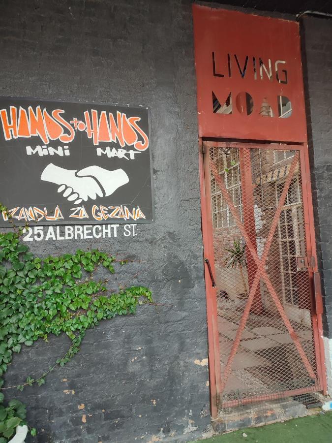 Living Moad 4 Sleeper Apartment Johannesburg