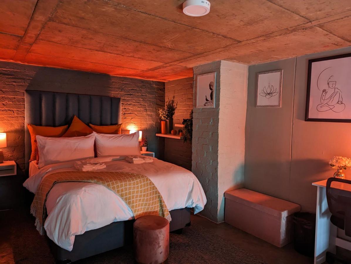 The Artful Cityscape Loft - Serenity In The Apartment Johannesburg