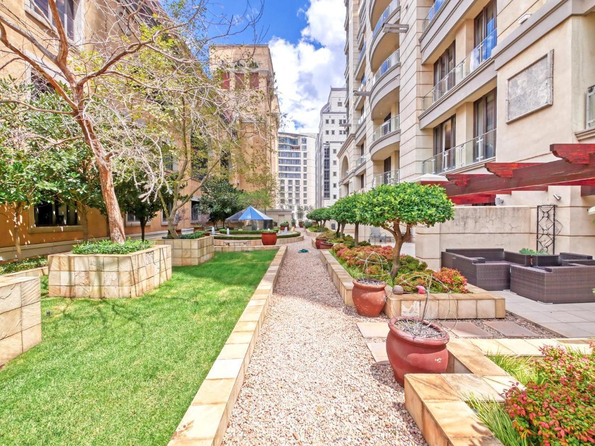 Căn hộ At Michelangelo Towers Johannesburg