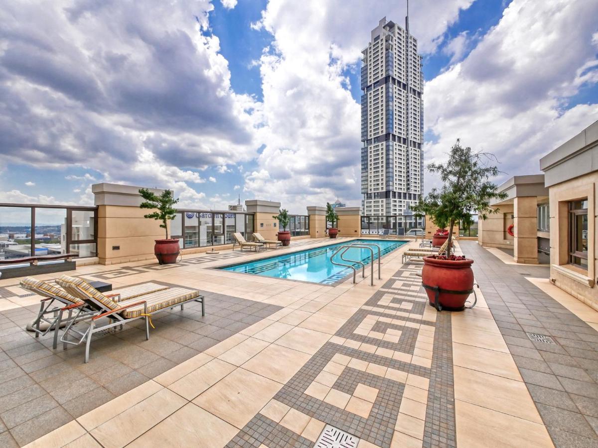 Căn hộ At Michelangelo Towers Johannesburg