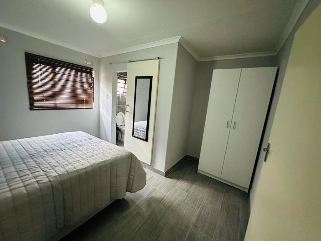 Apartment 6 The Curve Unit 6 *