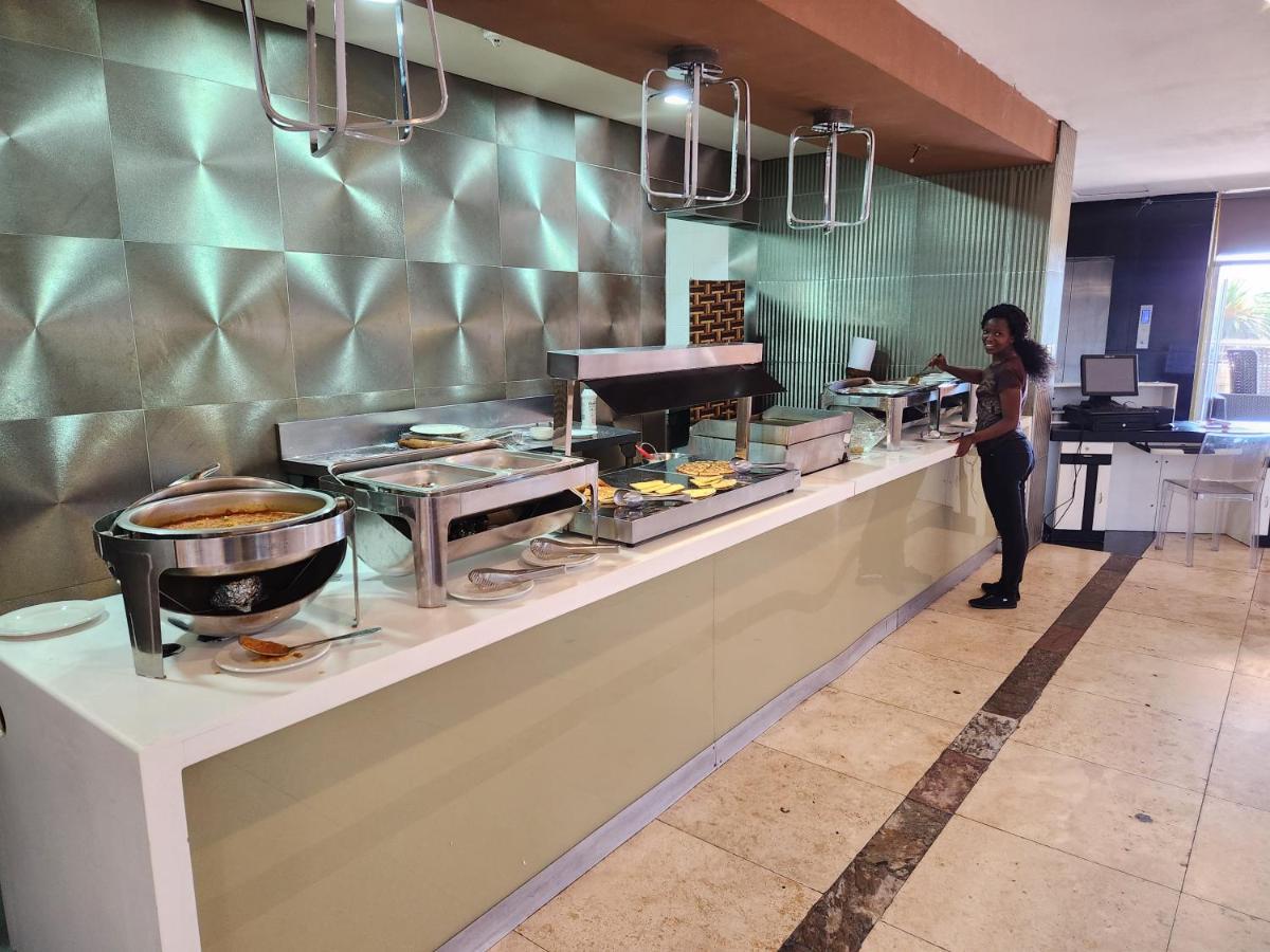 Khách sạn Palm Continental