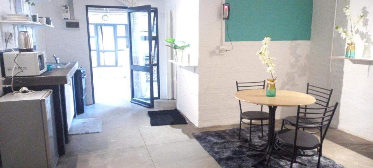 Chic Urban Maboneng Getaway, Free Wi-fi Apartamento *