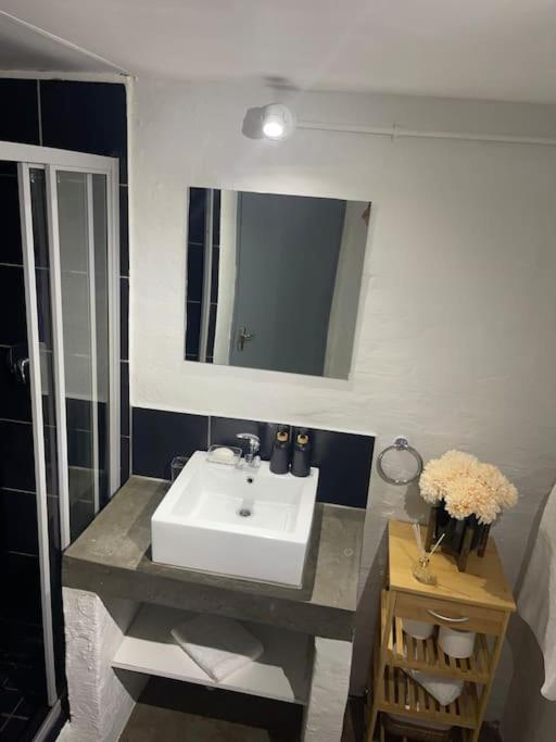Apartment Dream Abodes At Cozy Craftmans Ship, Maboneng Johannesburg