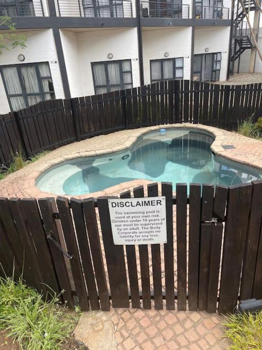 Dream Abodes At Cozy Craftmans Ship, Maboneng