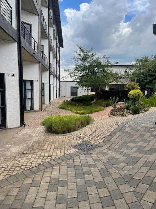 Dream Abodes At Cozy Craftmans Ship, Maboneng Johannesburg