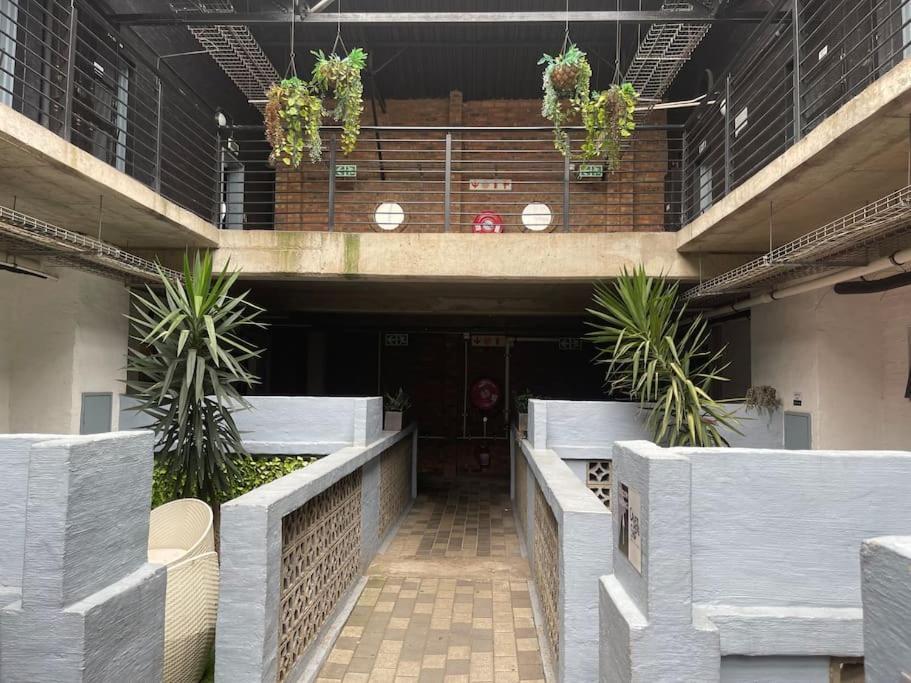 Apartment Dream Abodes At Cozy Craftmans Ship, Maboneng