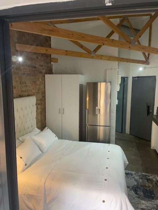 Apartment Dream Abodes At Cozy Craftmans Ship, Maboneng *