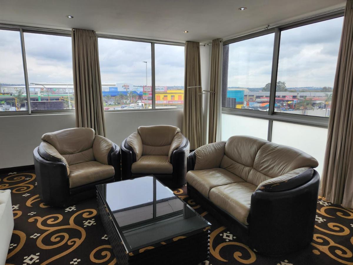 Palm Continental Khách sạn 4*