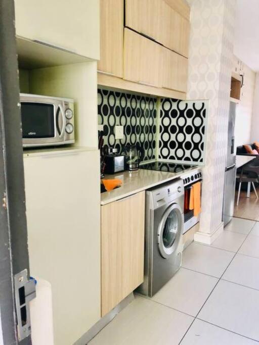 Lovely Exquisite 1 Bedroom Unit In Rivonia Sandton *