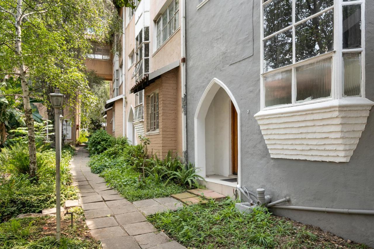 Sandton 2 Bed 2 Bath Back-up Inverter