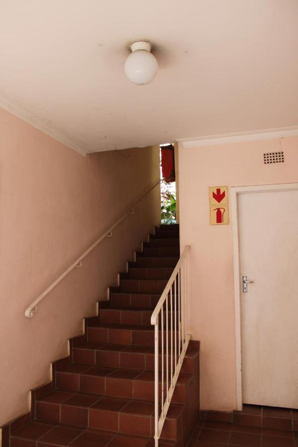 Sandton 2 Bed 2 Bath Back-up Inverter Apartment