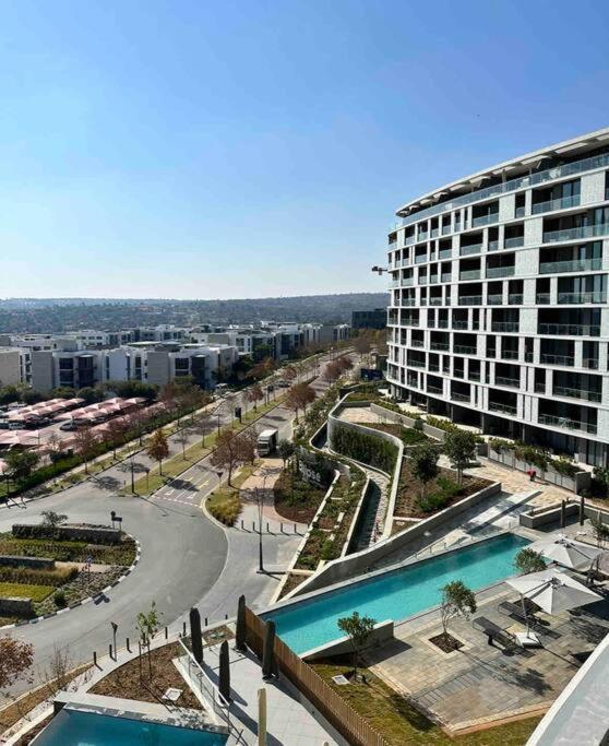 Apartment Explore - Ellipse Waterfall