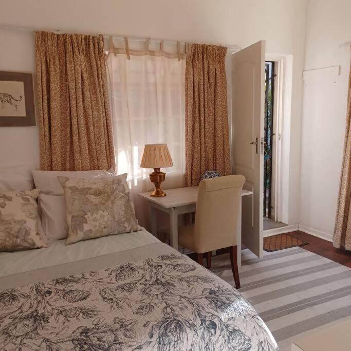 Craighall Park Comfortable Own Entrance Eateries Close *