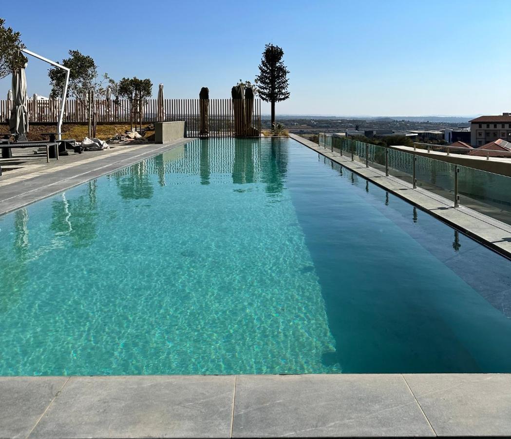 Explore - Ellipse Waterfall Apartment Johannesburg