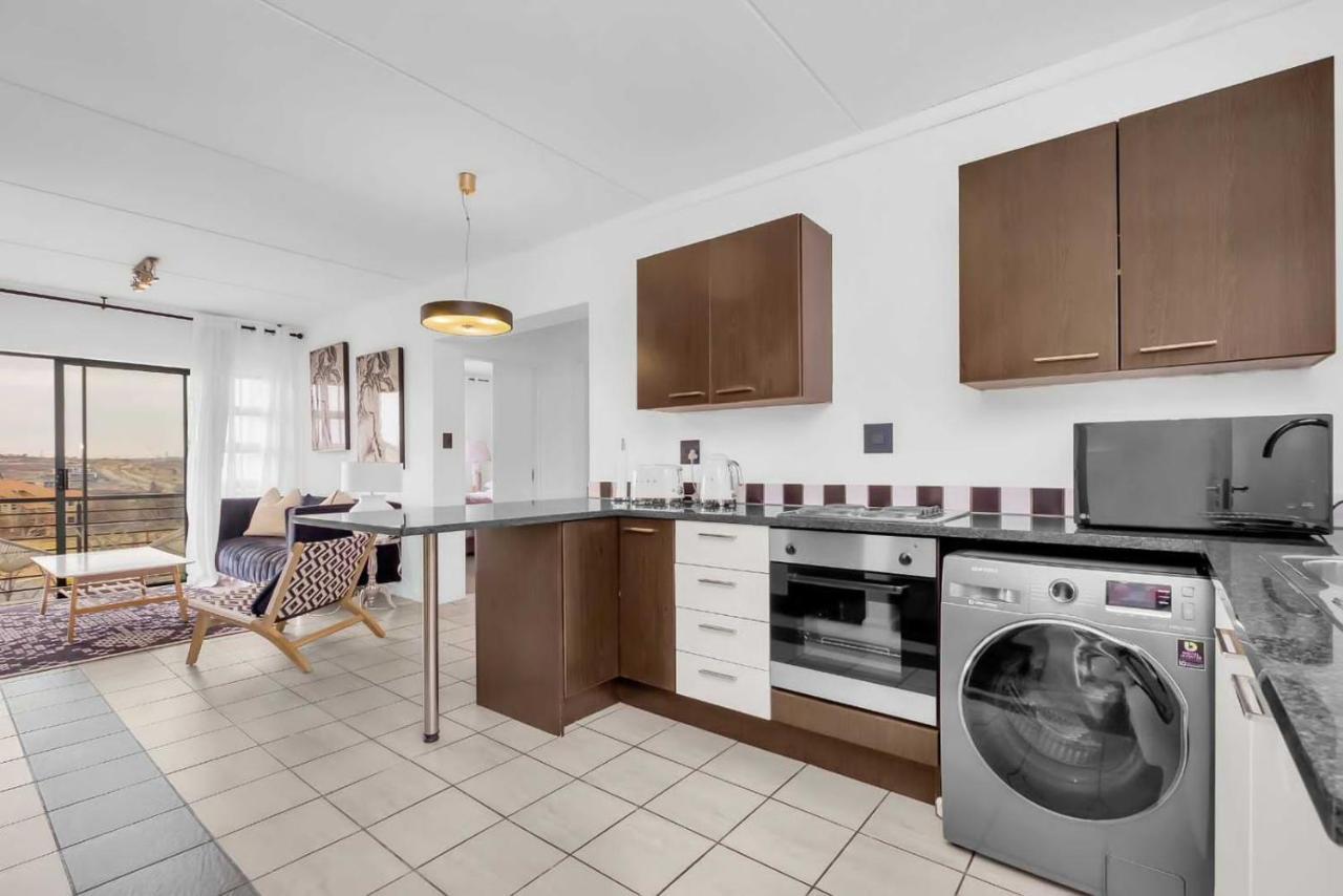 Apartment Lush 2 Bed, 2 Bath In Dainfern With Back Up Power