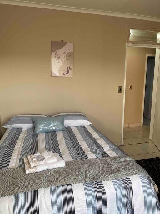 In Suideoord, Jhb South Holiday home *