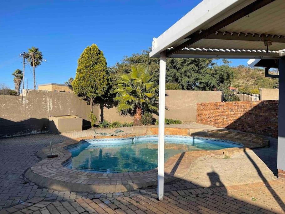 In Suideoord, Jhb South Holiday home *