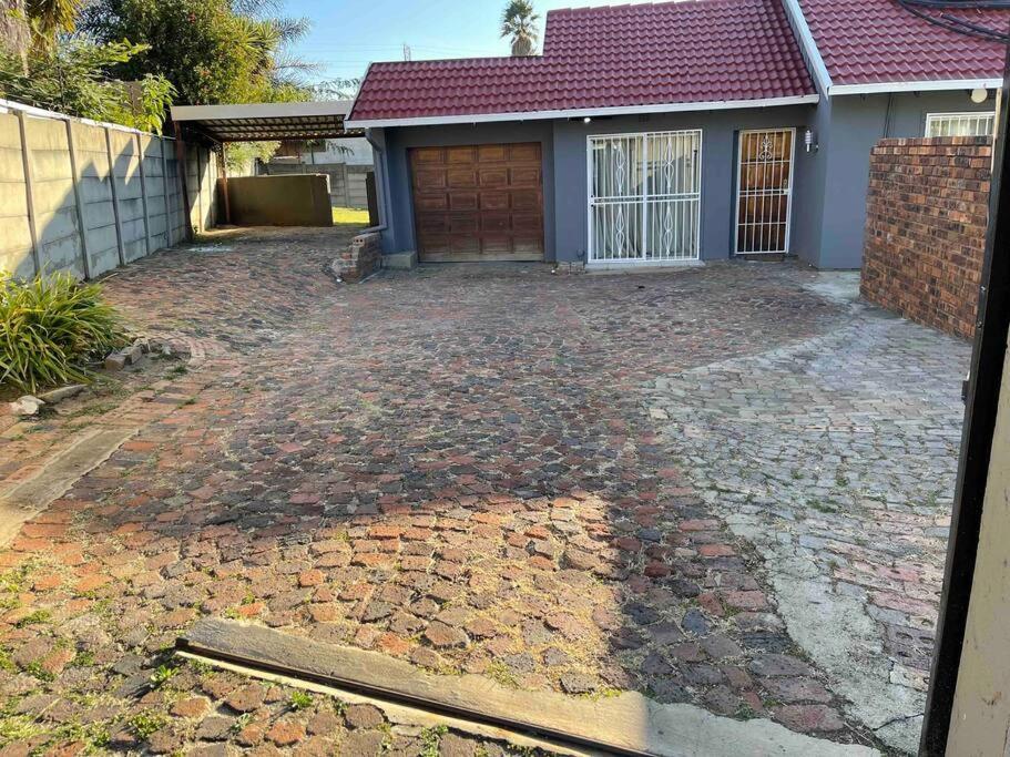 Holiday home In Suideoord, Jhb South *