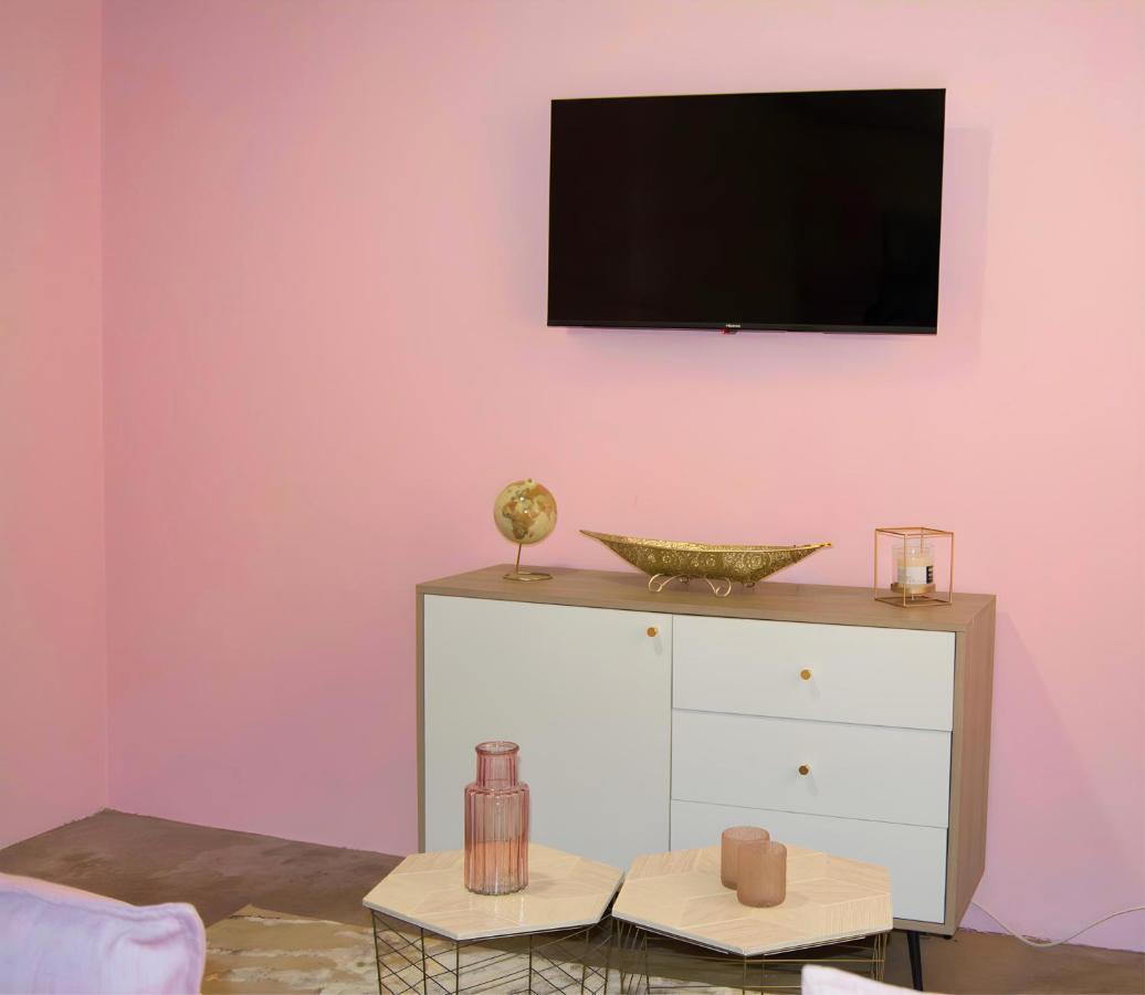 Pink Paradise In Maboneng With Rooftop Views