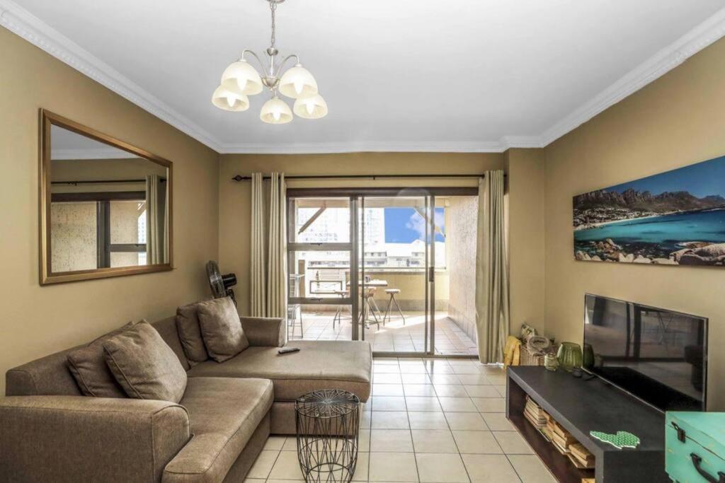 Apartment 1 Bedroom, 2 Bathroom In The Heart Of Sandton Johannesburg