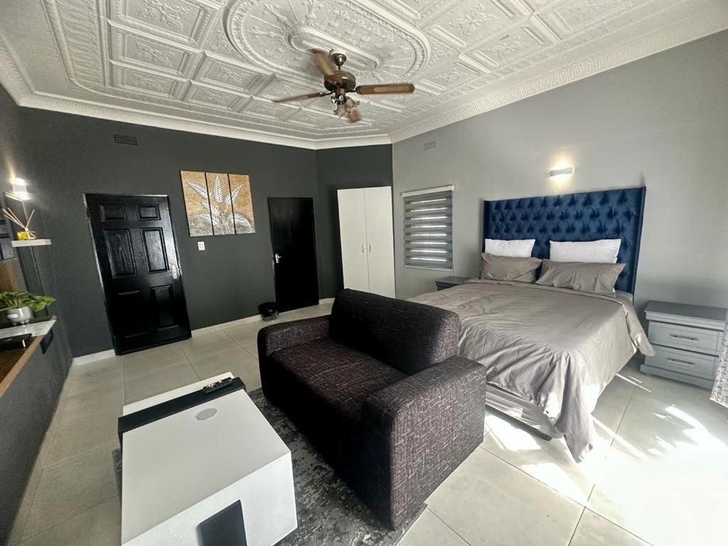 6 The Curve Unit 19 * Johannesburg