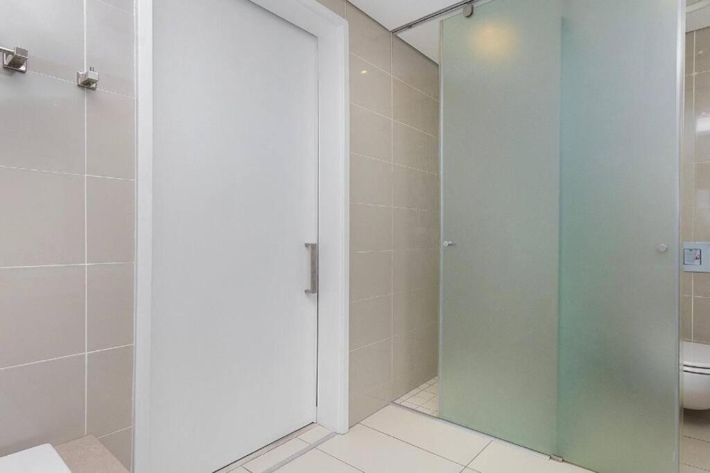 11th Floor Executive - With Inverter * Johannesburg