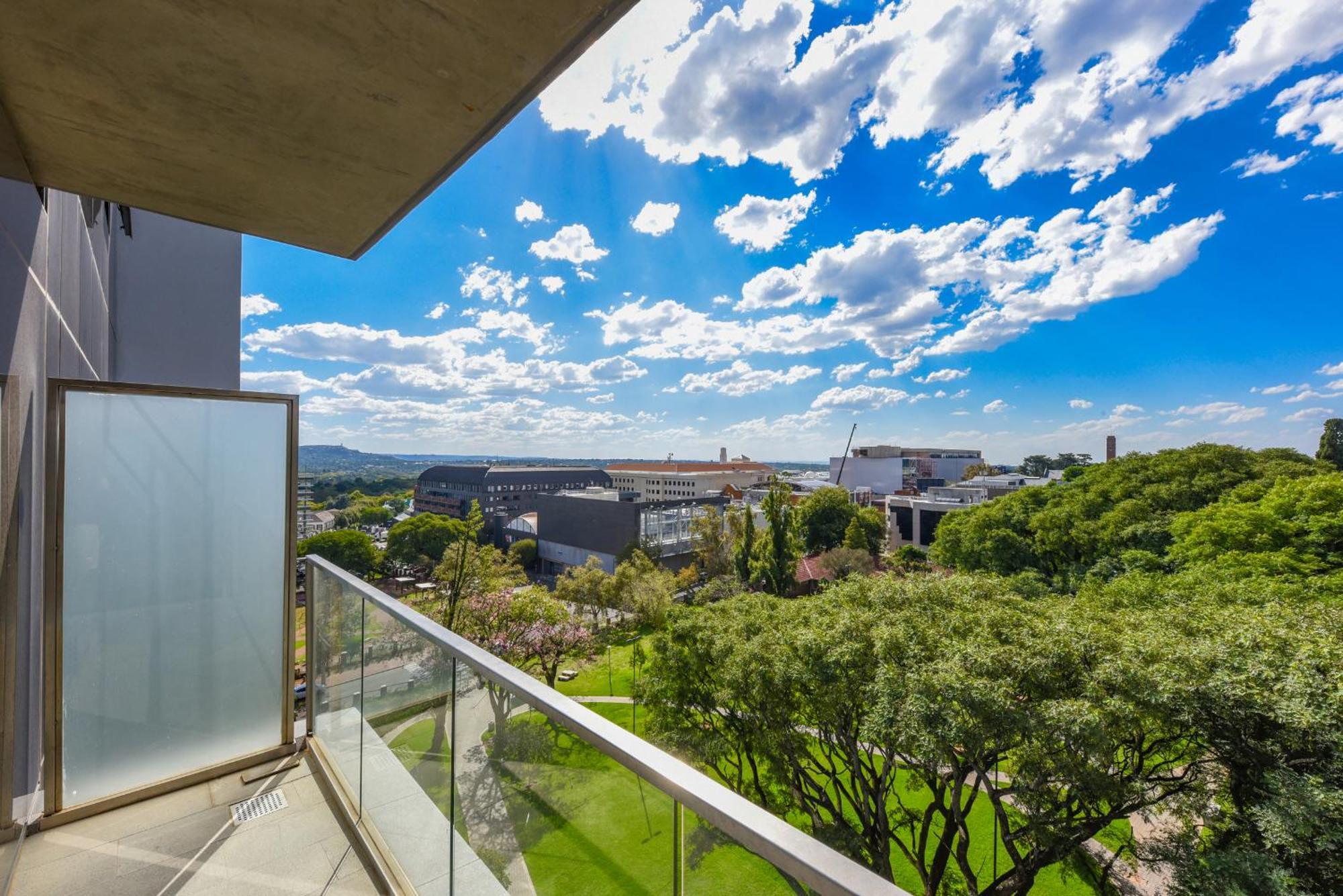 Park - Building With Generator Apartment Johannesburg