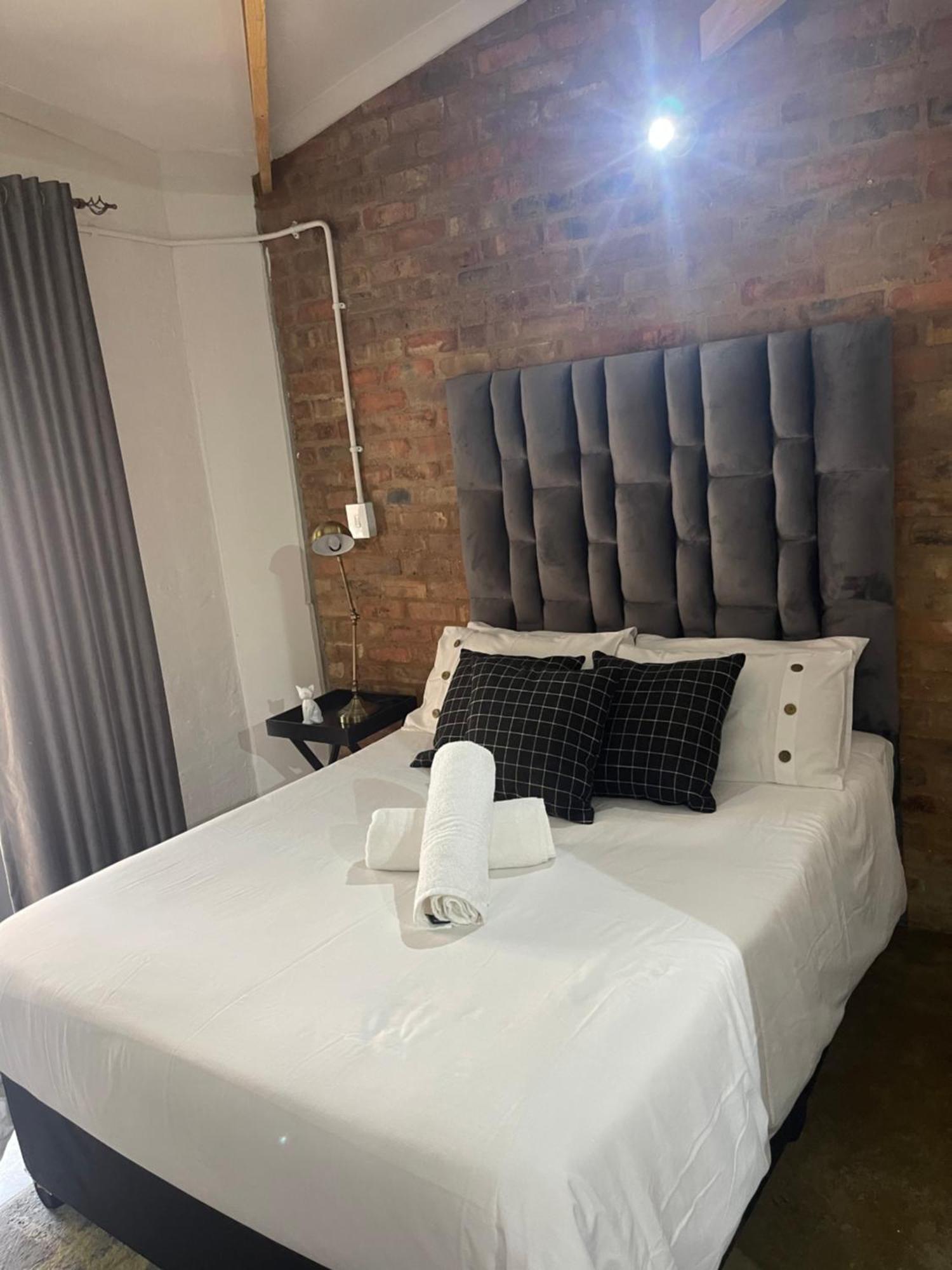 Apartment Dream Abodes At Cozy Craftmans Ship, Maboneng Johannesburg