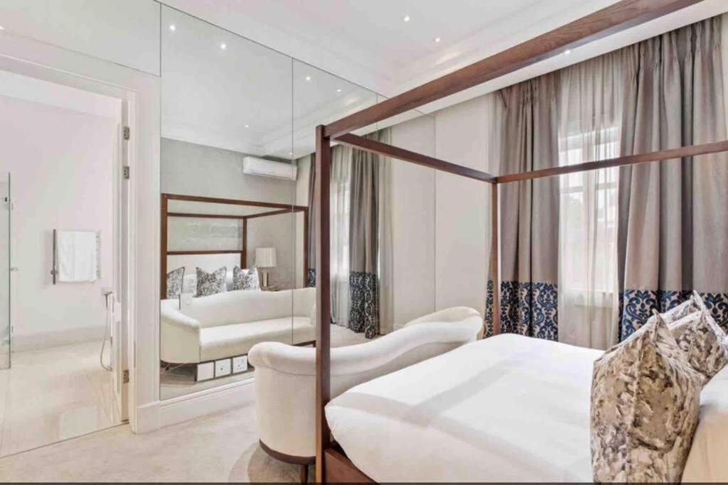 Holiday home The White House In Sandton
