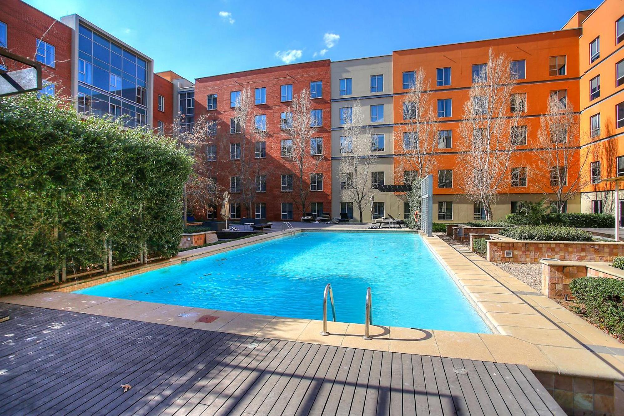 Melrose Arch Luxury - With Generator *