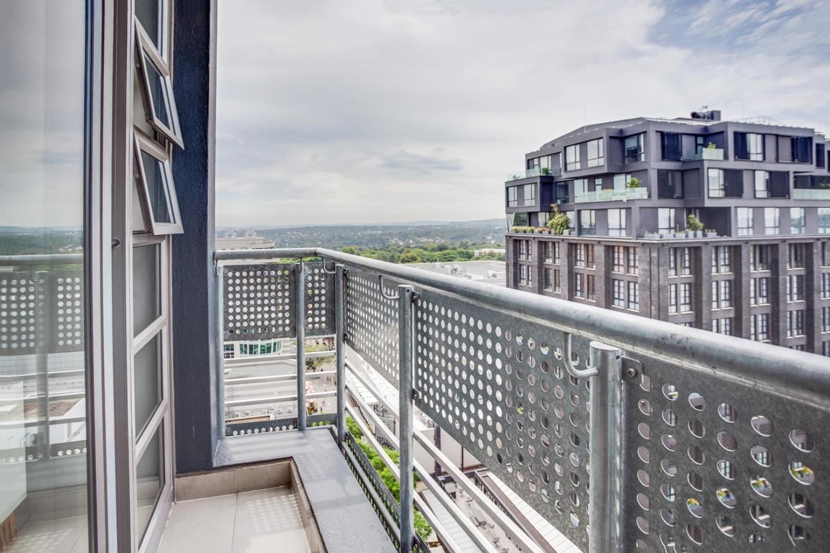 The Median In Rosebank Apartment *