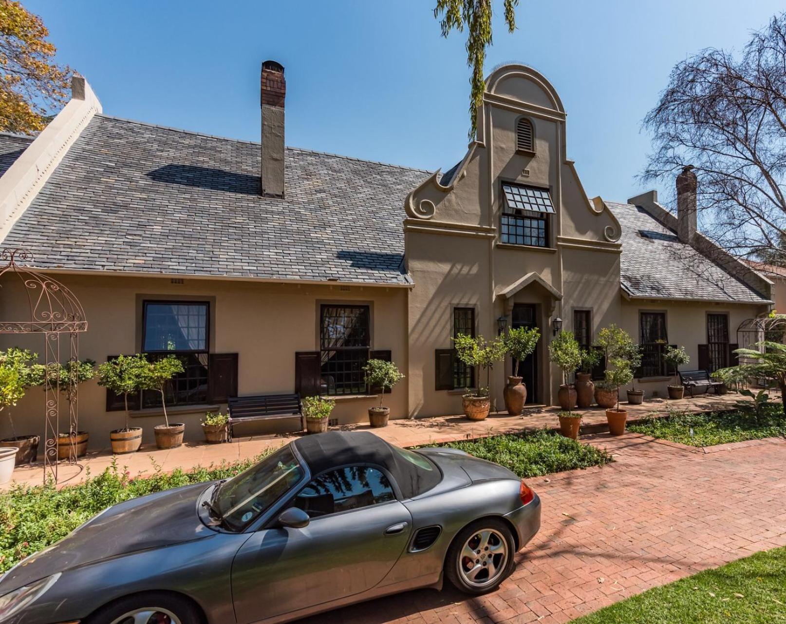 Houghton Rosebank With Deck Overlooking Pool Apartment Johannesburg