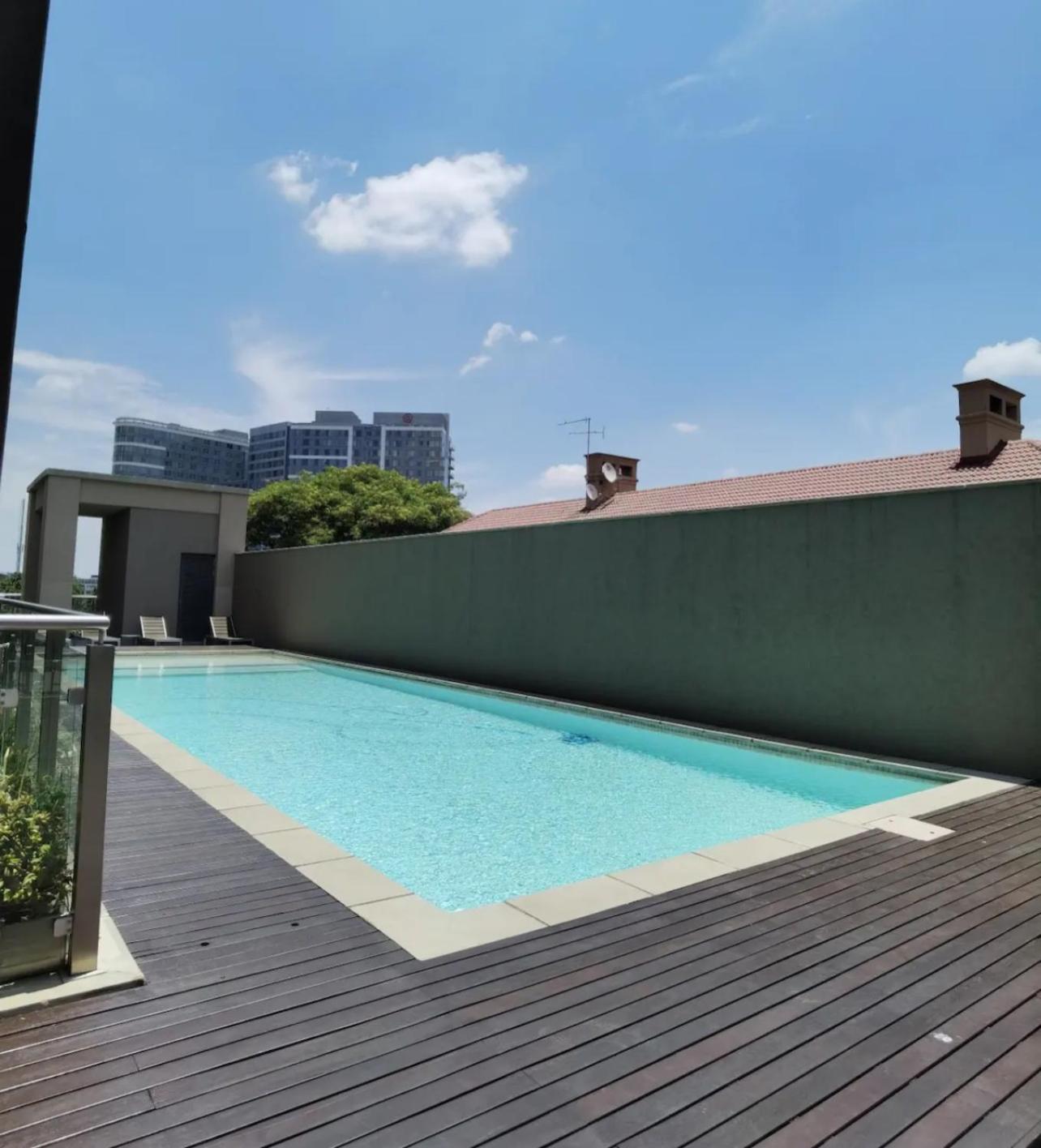 Luxe @ Sandton Skye Hotel Johannesburg