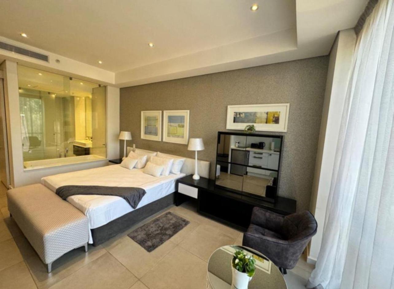 Luxe @ Sandton Skye Hotel