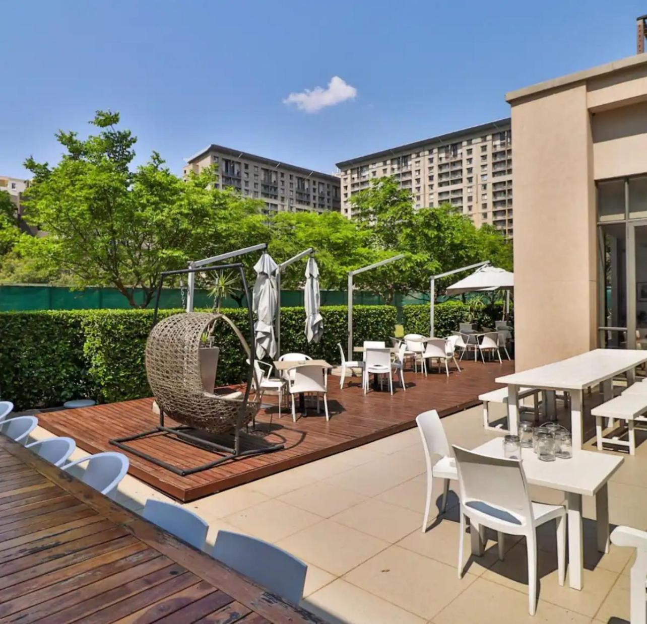 Hotel Luxe @ Sandton Skye Johannesburg