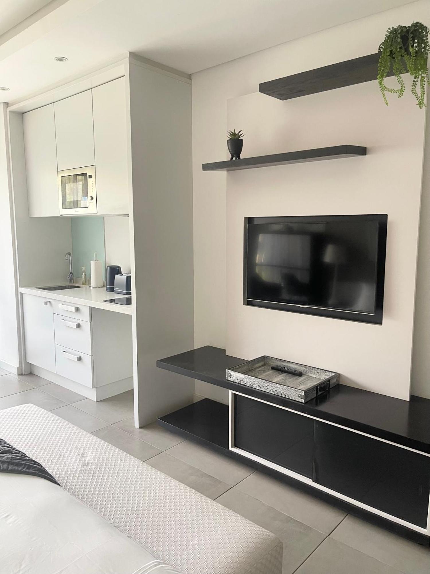 Luxe @ Sandton Skye Hotel Johannesburg
